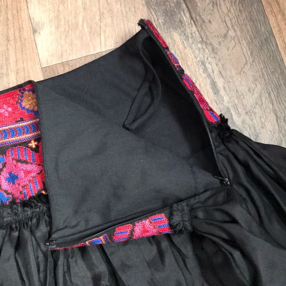 Gorgeous 100% Silk & Embroidered Skirt Boho - Picture 6 of 8